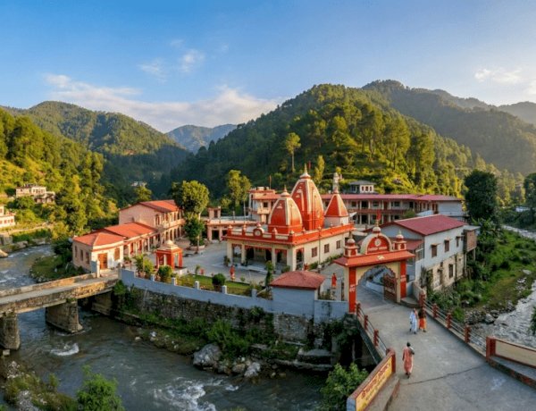 टेक गुरुओं की किस्मत बदलने वाले संत: जानें स्टीव जॉब्स और जुकरबर्ग का कैंची धाम कनेक्शन
